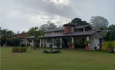 Venta de Finca Tradicional en Llanogrande Ubicación y Topografía Plana