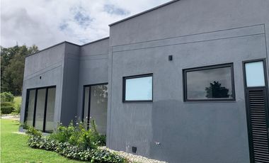 Venta Casa de Lujo en El Retiro para Estrenar Ubicación y Exclusividad