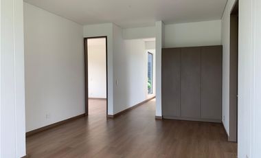 Venta Casa de Lujo en El Retiro para Estrenar Ubicación y Exclusividad