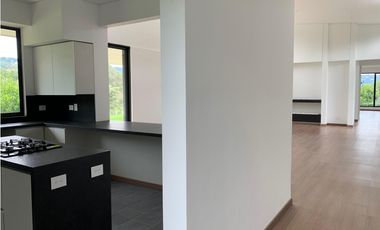 Venta Casa de Lujo en El Retiro para Estrenar Ubicación y Exclusividad