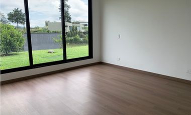 Venta Casa de Lujo en El Retiro para Estrenar Ubicación y Exclusividad