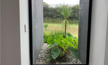 Venta Casa de Lujo en El Retiro para Estrenar Ubicación y Exclusividad