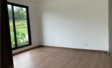 Venta Casa de Lujo en El Retiro para Estrenar Ubicación y Exclusividad