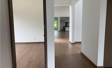 Venta Casa de Lujo en El Retiro para Estrenar Ubicación y Exclusividad
