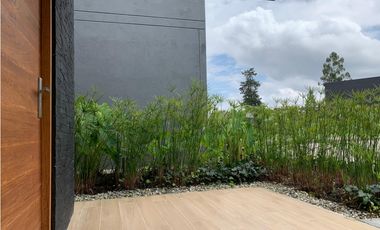 Venta Casa de Lujo en El Retiro para Estrenar Ubicación y Exclusividad