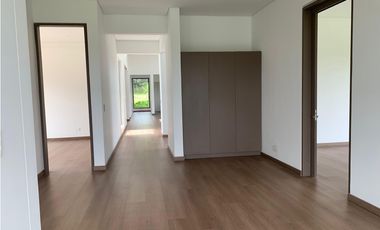 Venta Casa de Lujo en El Retiro para Estrenar Ubicación y Exclusividad