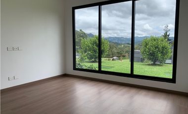 Venta Casa de Lujo en El Retiro para Estrenar Ubicación y Exclusividad