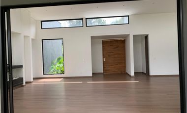 Venta Casa de Lujo en El Retiro para Estrenar Ubicación y Exclusividad