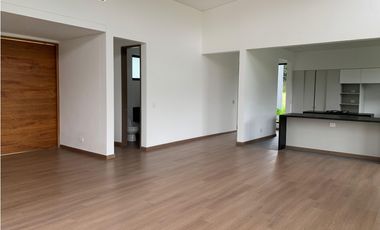 Venta Casa de Lujo en El Retiro para Estrenar Ubicación y Exclusividad