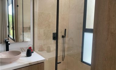 Venta de Hermosa Casa de Lujo en Urbanización Cerrada Alto de Palmas