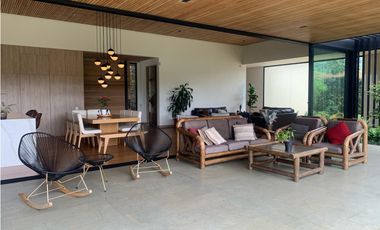 Venta de Hermosa Casa de Lujo en Urbanización Cerrada Alto de Palmas