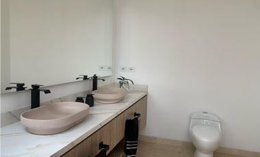 Venta de Hermosa Casa de Lujo en Urbanización Cerrada Alto de Palmas