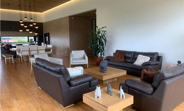 Venta de Hermosa Casa de Lujo en Urbanización Cerrada Alto de Palmas