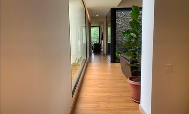 Venta de Hermosa Casa de Lujo en Urbanización Cerrada Alto de Palmas