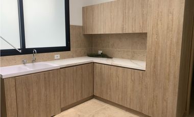 Venta de Hermosa Casa de Lujo en Urbanización Cerrada Alto de Palmas