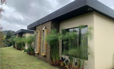 Venta de Hermosa Casa de Lujo en Urbanización Cerrada Alto de Palmas