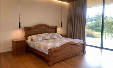 Venta de Hermosa Casa de Lujo en Urbanización Cerrada Alto de Palmas