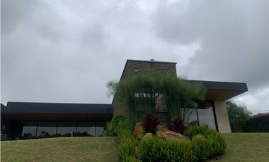 Venta de Hermosa Casa de Lujo en Urbanización Cerrada Alto de Palmas