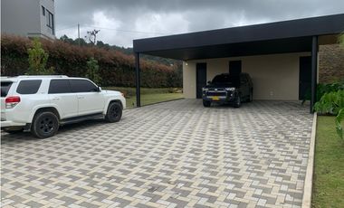 Venta de Hermosa Casa de Lujo en Urbanización Cerrada Alto de Palmas