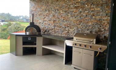 Venta de Hermosa Casa de Lujo en Urbanización Cerrada Alto de Palmas