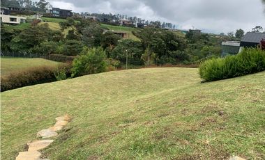 Venta de Hermosa Casa de Lujo en Urbanización Cerrada Alto de Palmas