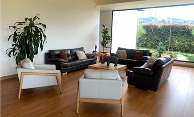 Venta de Hermosa Casa de Lujo en Urbanización Cerrada Alto de Palmas