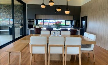 Venta de Hermosa Casa de Lujo en Urbanización Cerrada Alto de Palmas