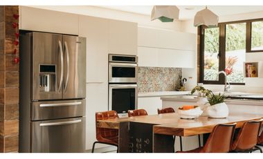 Venta de Hermosa Casa en El Alto de Palmas, Unidad Cerrada Naturaleza