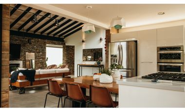 Venta de Hermosa Casa en El Alto de Palmas, Unidad Cerrada Naturaleza