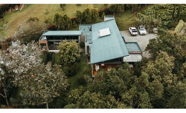 Venta de Hermosa Casa en El Alto de Palmas, Unidad Cerrada Naturaleza