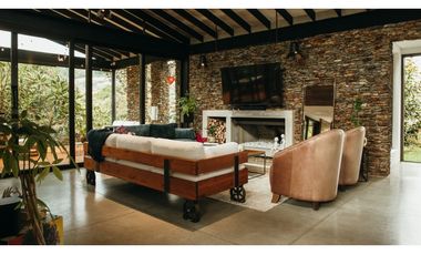 Venta de Hermosa Casa en El Alto de Palmas, Unidad Cerrada Naturaleza