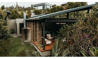 Venta de Hermosa Casa en El Alto de Palmas, Unidad Cerrada Naturaleza