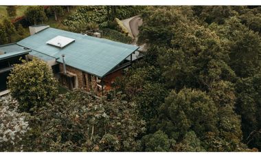 Venta de Hermosa Casa en El Alto de Palmas, Unidad Cerrada Naturaleza