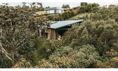 Venta de Hermosa Casa en El Alto de Palmas, Unidad Cerrada Naturaleza
