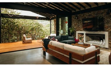 Venta de Hermosa Casa en El Alto de Palmas, Unidad Cerrada Naturaleza