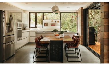 Venta de Hermosa Casa en El Alto de Palmas, Unidad Cerrada Naturaleza