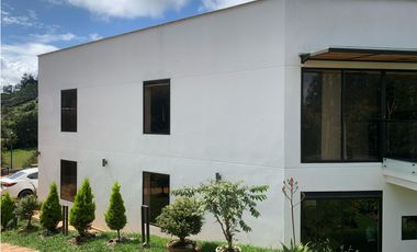 Venta de Hermosa Casa En Exclusiva Unidad Cerrada a Minutos de La Ceja