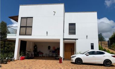 Venta de Hermosa Casa En Exclusiva Unidad Cerrada a Minutos de La Ceja