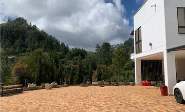 Venta de Hermosa Casa En Exclusiva Unidad Cerrada a Minutos de La Ceja