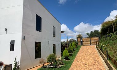 Venta de Hermosa Casa En Exclusiva Unidad Cerrada a Minutos de La Ceja