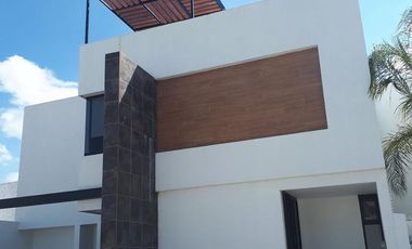 Venta de Casa al Poniente de la ciudad en Condominio Misión San Juan Pablo II, Ags.