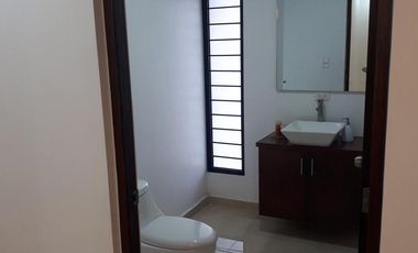 Venta de Casa al Poniente de la ciudad en Condominio Misión San Juan Pablo II, Ags.