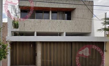 Amplia Casa en Venta Colonia Primavera, Ags.