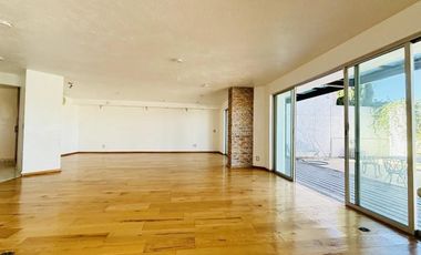 Venta o Renta Casa La Vista, Av Lomas Country