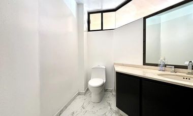 Venta o Renta Casa La Vista, Av Lomas Country