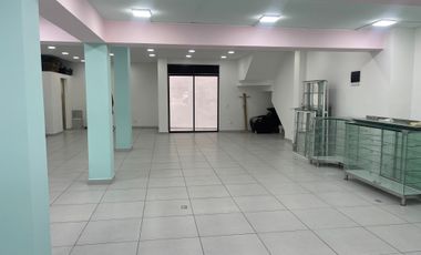 ARRIENDO LOCAL EN EL ESTADIO SOBRE LA AVENIDA 80 M