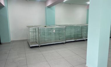 ARRIENDO LOCAL EN EL ESTADIO SOBRE LA AVENIDA 80 M