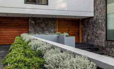 Lujo y Funcionalidad - Casa en Venta en Los Encinos Country Club