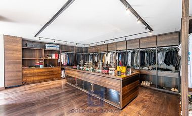 Lujo y Funcionalidad - Casa en Venta en Los Encinos Country Club