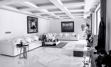 Lujo y Funcionalidad - Casa en Venta en Los Encinos Country Club